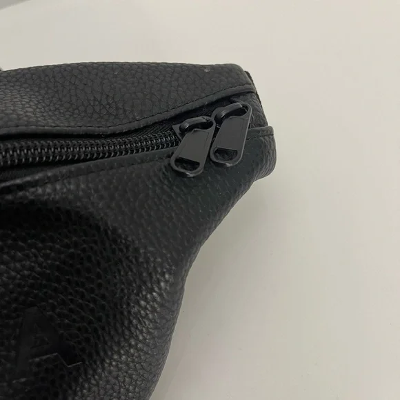 Black Pandora Women/Men’s Belt Bag Zipper Closure Fanny Pack - Picture 8 of 10